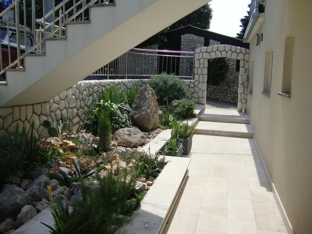 Apartments Ilona Novi Vinodolski Exterior photo